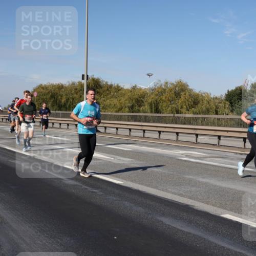 03.10.2025 - Köhlbrandbrückenlauf Julia Fischer http://msf.ph/oto/9009947 03.10.2025 12:54:21 Position 3  meine-sportfotos.de
