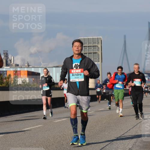 03.10.2025 - Köhlbrandbrückenlauf Luisa Fischer http://msf.ph/oto/9009952 03.10.2025 10:51:53 Position 3 28, 3656 meine-sportfotos.de
