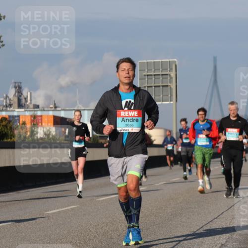 03.10.2025 - Köhlbrandbrückenlauf Luisa Fischer http://msf.ph/oto/9009956 03.10.2025 10:51:53 Position 3 12, 3656 meine-sportfotos.de