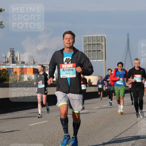 03.10.2025 - Köhlbrandbrückenlauf Luisa Fischer http://msf.ph/oto/9009960 03.10.2025 10:51:54 Position 3 12, 2743, 3656 meine-sportfotos.de