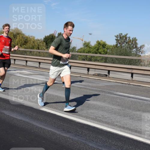 03.10.2025 - Köhlbrandbrückenlauf Julia Fischer http://msf.ph/oto/9009963 03.10.2025 12:54:24 Position 3  meine-sportfotos.de