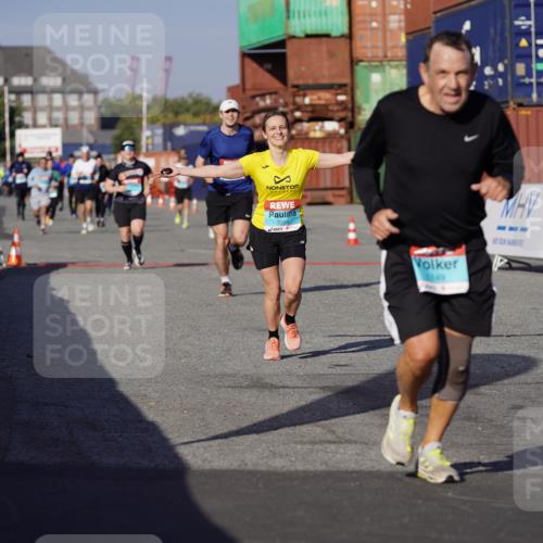 03.10.2025 - Köhlbrandbrückenlauf Michael Burmester http://msf.ph/oto/9009984 03.10.2025 10:11:00 Ziel 1149, 1286, 1945, 2381, 2711, 3334, 3352, 3653 meine-sportfotos.de