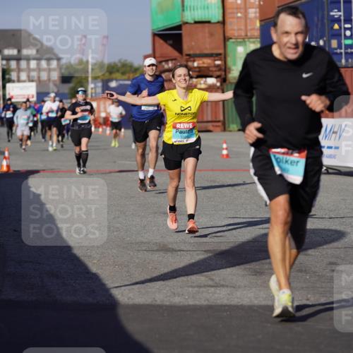03.10.2025 - Köhlbrandbrückenlauf Michael Burmester http://msf.ph/oto/9009993 03.10.2025 10:11:00 Ziel 1149, 1286, 1945, 2381, 2711, 3334, 3352, 3653 meine-sportfotos.de