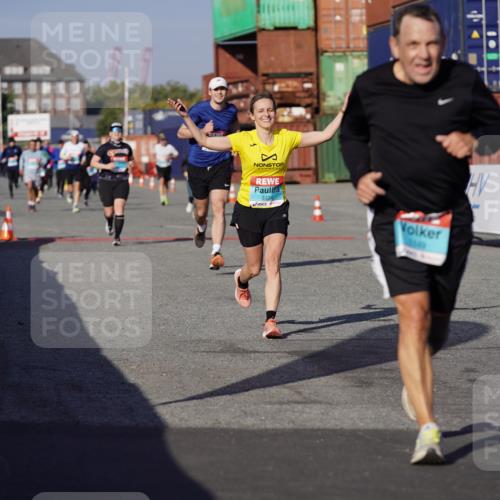 03.10.2025 - Köhlbrandbrückenlauf Michael Burmester http://msf.ph/oto/9010005 03.10.2025 10:11:00 Ziel 1149, 1286, 1945, 2381, 2711, 3334, 3352, 3653 meine-sportfotos.de