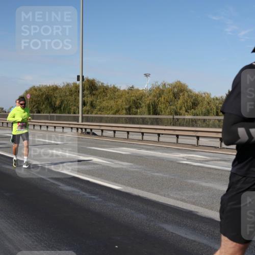03.10.2025 - Köhlbrandbrückenlauf Julia Fischer http://msf.ph/oto/9010011 03.10.2025 12:54:34 Position 3 6744 meine-sportfotos.de
