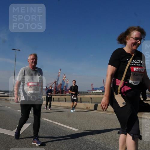 03.10.2025 - Köhlbrandbrückenlauf Matties Gatica Varas http://msf.ph/oto/9010012 03.10.2025 13:08:10 Position 2 4980, 5919, 118 meine-sportfotos.de
