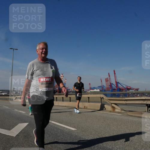 03.10.2025 - Köhlbrandbrückenlauf Matties Gatica Varas http://msf.ph/oto/9010018 03.10.2025 13:08:11 Position 2 4980, 118 meine-sportfotos.de