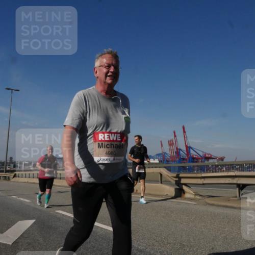 03.10.2025 - Köhlbrandbrückenlauf Matties Gatica Varas http://msf.ph/oto/9010023 03.10.2025 13:08:11 Position 2 4980, 118 meine-sportfotos.de