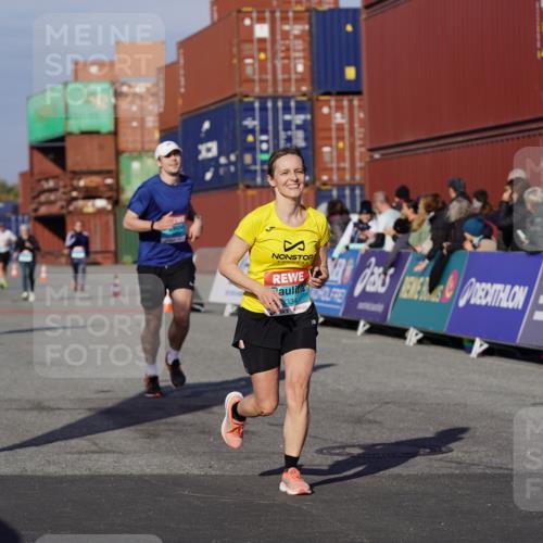 03.10.2025 - Köhlbrandbrückenlauf Michael Burmester http://msf.ph/oto/9010030 03.10.2025 10:11:02 Ziel 1149, 1286, 3011, 3334, 3352, 3653 meine-sportfotos.de