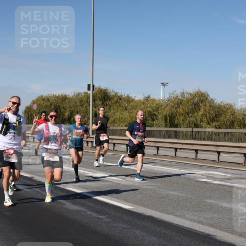 03.10.2025 - Köhlbrandbrückenlauf Julia Fischer http://msf.ph/oto/9010035 03.10.2025 12:54:44 Position 3  meine-sportfotos.de
