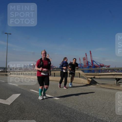 03.10.2025 - Köhlbrandbrückenlauf Matties Gatica Varas http://msf.ph/oto/9010038 03.10.2025 13:08:13 Position 2 118 meine-sportfotos.de