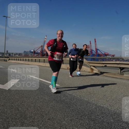 03.10.2025 - Köhlbrandbrückenlauf Matties Gatica Varas http://msf.ph/oto/9010043 03.10.2025 13:08:14 Position 2 118 meine-sportfotos.de