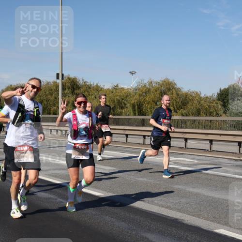 03.10.2025 - Köhlbrandbrückenlauf Julia Fischer http://msf.ph/oto/9010045 03.10.2025 12:54:44 Position 3 6816, 6814 meine-sportfotos.de