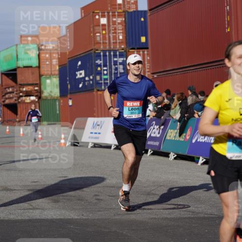 03.10.2025 - Köhlbrandbrückenlauf Michael Burmester http://msf.ph/oto/9010056 03.10.2025 10:11:03 Ziel 1149, 1286, 3011, 3334, 3653 meine-sportfotos.de