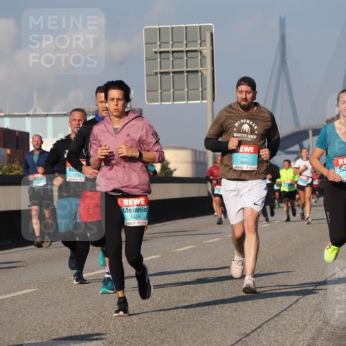 03.10.2025 - Köhlbrandbrückenlauf Luisa Fischer http://msf.ph/oto/9010067 03.10.2025 10:52:02 Position 3 2761, 1424, 3835, 1626 meine-sportfotos.de