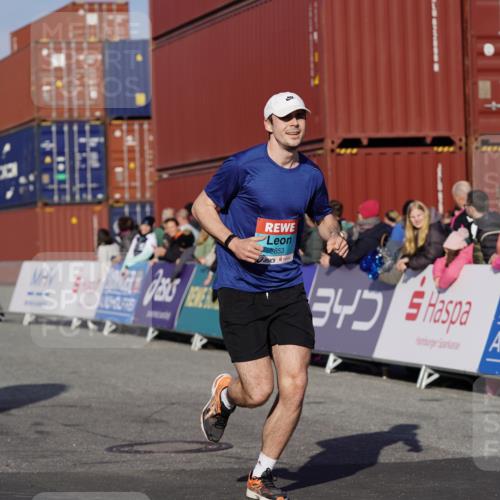 03.10.2025 - Köhlbrandbrückenlauf Michael Burmester http://msf.ph/oto/9010071 03.10.2025 10:11:04 Ziel 1149, 1286, 3011, 3334, 3653 meine-sportfotos.de