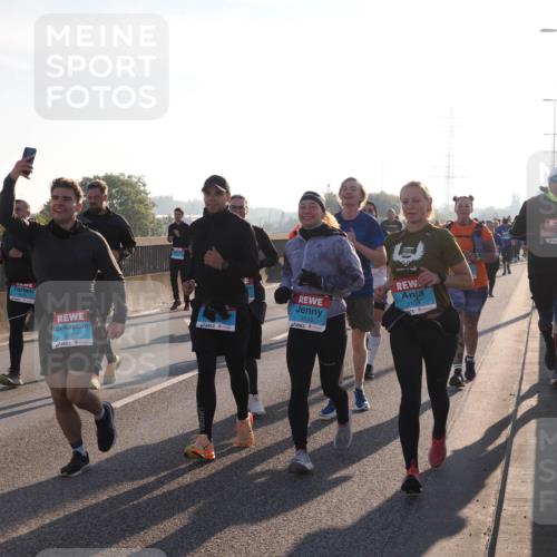 03.10.2025 - Köhlbrandbrückenlauf Fabian Wolf http://msf.ph/oto/9010077 03.10.2025 09:21:24 Position 3 3162, 3535, 3108 meine-sportfotos.de