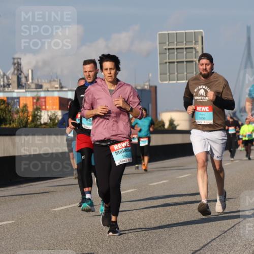 03.10.2025 - Köhlbrandbrückenlauf Luisa Fischer http://msf.ph/oto/9010082 03.10.2025 10:52:03 Position 3 318, 1424, 3835, 1626 meine-sportfotos.de
