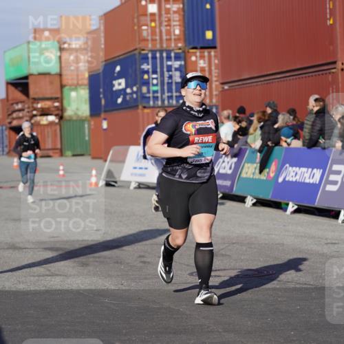 03.10.2025 - Köhlbrandbrückenlauf Michael Burmester http://msf.ph/oto/9010086 03.10.2025 10:11:07 Ziel 1844, 2214, 3011, 3334, 3653 meine-sportfotos.de