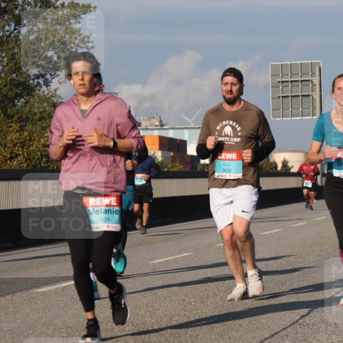03.10.2025 - Köhlbrandbrückenlauf Luisa Fischer http://msf.ph/oto/9010107 03.10.2025 10:52:05 Position 3 10, 3835, 1626, 1424 meine-sportfotos.de