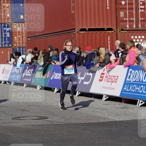 03.10.2025 - Köhlbrandbrückenlauf Michael Burmester http://msf.ph/oto/9010114 03.10.2025 10:11:09 Ziel 1844, 2214, 3011, 3167, 3542, 3653 meine-sportfotos.de