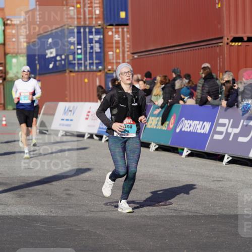 03.10.2025 - Köhlbrandbrückenlauf Michael Burmester http://msf.ph/oto/9010152 03.10.2025 10:11:11 Ziel 1341, 1844, 2214, 2939, 3011, 3167, 3238, 3542, 3653 meine-sportfotos.de