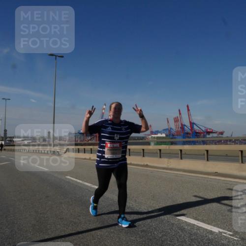 03.10.2025 - Köhlbrandbrückenlauf Matties Gatica Varas http://msf.ph/oto/9010166 03.10.2025 13:09:28 Position 2 5819 meine-sportfotos.de