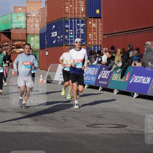 03.10.2025 - Köhlbrandbrückenlauf Michael Burmester http://msf.ph/oto/9010187 03.10.2025 10:11:13 Ziel 1341, 1844, 2214, 2939, 3011, 3120, 3121, 3167, 3238, 3445, 3542 meine-sportfotos.de