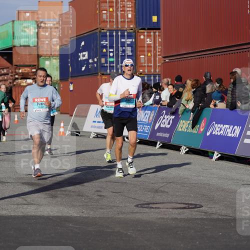 03.10.2025 - Köhlbrandbrückenlauf Michael Burmester http://msf.ph/oto/9010197 03.10.2025 10:11:13 Ziel 1341, 1844, 2214, 2939, 3011, 3120, 3121, 3167, 3238, 3445, 3542 meine-sportfotos.de