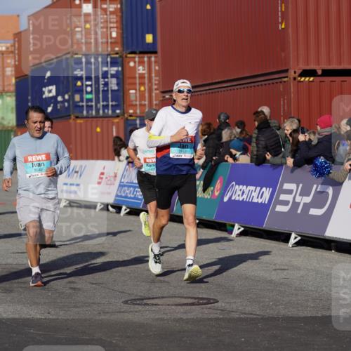 03.10.2025 - Köhlbrandbrückenlauf Michael Burmester http://msf.ph/oto/9010213 03.10.2025 10:11:14 Ziel 1341, 1844, 2214, 2939, 3119, 3120, 3121, 3167, 3238, 3445, 3542 meine-sportfotos.de