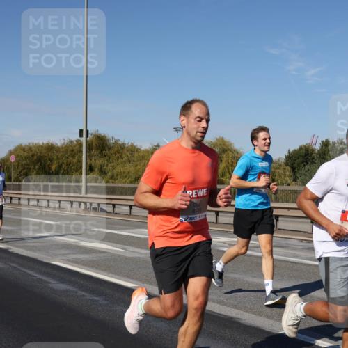 03.10.2025 - Köhlbrandbrückenlauf Julia Fischer http://msf.ph/oto/9010215 03.10.2025 12:55:17 Position 3 6781, 6782 meine-sportfotos.de