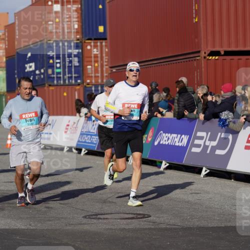 03.10.2025 - Köhlbrandbrückenlauf Michael Burmester http://msf.ph/oto/9010220 03.10.2025 10:11:14 Ziel 1341, 1844, 2214, 2939, 3119, 3120, 3121, 3167, 3238, 3445, 3542 meine-sportfotos.de