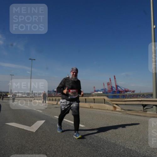 03.10.2025 - Köhlbrandbrückenlauf Matties Gatica Varas http://msf.ph/oto/9010222 03.10.2025 13:09:52 Position 2 118 meine-sportfotos.de