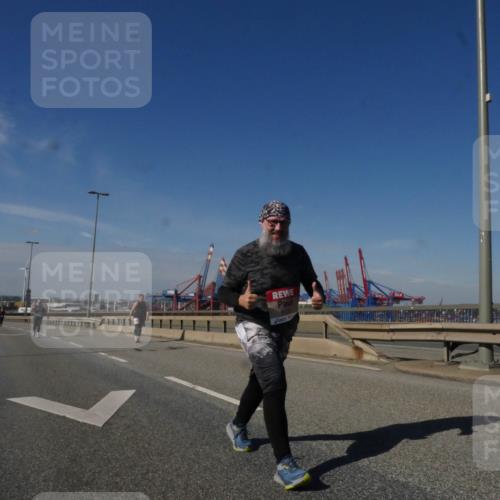 03.10.2025 - Köhlbrandbrückenlauf Matties Gatica Varas http://msf.ph/oto/9010226 03.10.2025 13:09:53 Position 2  meine-sportfotos.de