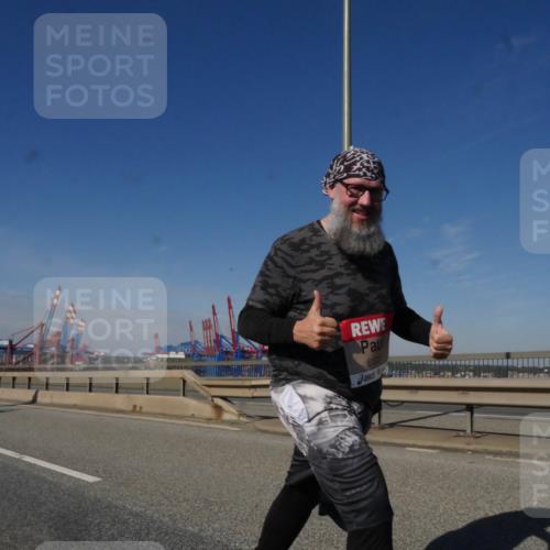 03.10.2025 - Köhlbrandbrückenlauf Matties Gatica Varas http://msf.ph/oto/9010235 03.10.2025 13:09:54 Position 2 6123 meine-sportfotos.de
