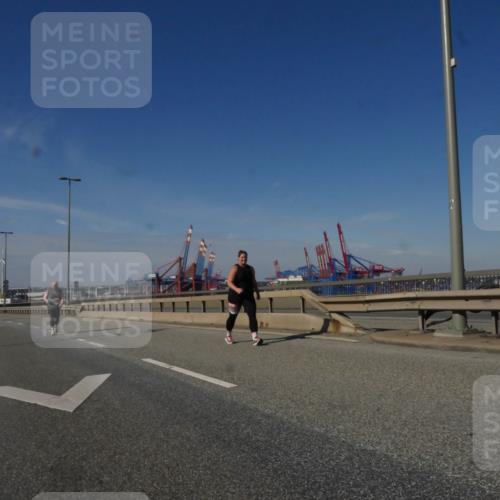03.10.2025 - Köhlbrandbrückenlauf Matties Gatica Varas http://msf.ph/oto/9010239 03.10.2025 13:09:58 Position 2  meine-sportfotos.de