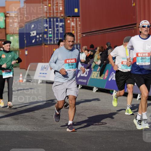 03.10.2025 - Köhlbrandbrückenlauf Michael Burmester http://msf.ph/oto/9010240 03.10.2025 10:11:15 Ziel 1341, 1844, 2214, 2939, 3119, 3120, 3121, 3167, 3238, 3445, 3542 meine-sportfotos.de