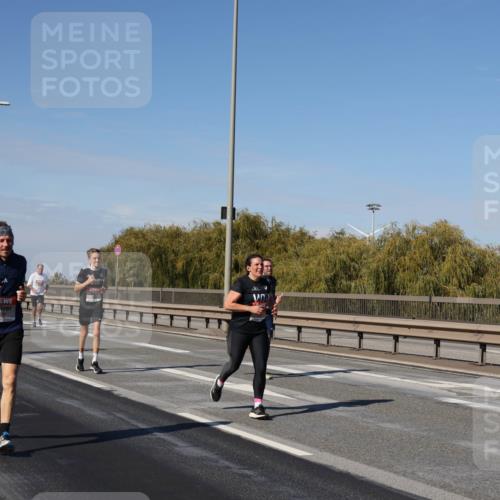 03.10.2025 - Köhlbrandbrückenlauf Julia Fischer http://msf.ph/oto/9010253 03.10.2025 12:55:27 Position 3  meine-sportfotos.de