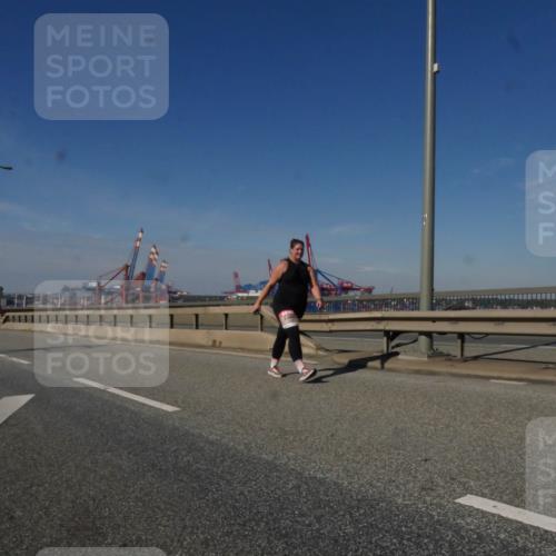 03.10.2025 - Köhlbrandbrückenlauf Matties Gatica Varas http://msf.ph/oto/9010259 03.10.2025 13:10:00 Position 2  meine-sportfotos.de