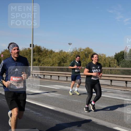 03.10.2025 - Köhlbrandbrückenlauf Julia Fischer http://msf.ph/oto/9010261 03.10.2025 12:55:29 Position 3 6080 meine-sportfotos.de