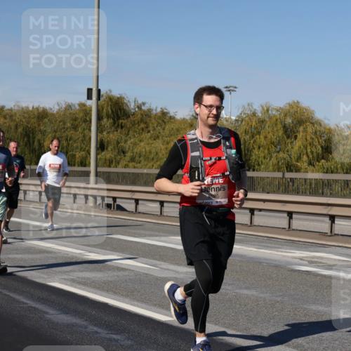 03.10.2025 - Köhlbrandbrückenlauf Julia Fischer http://msf.ph/oto/9010274 03.10.2025 12:55:32 Position 3 5520 meine-sportfotos.de