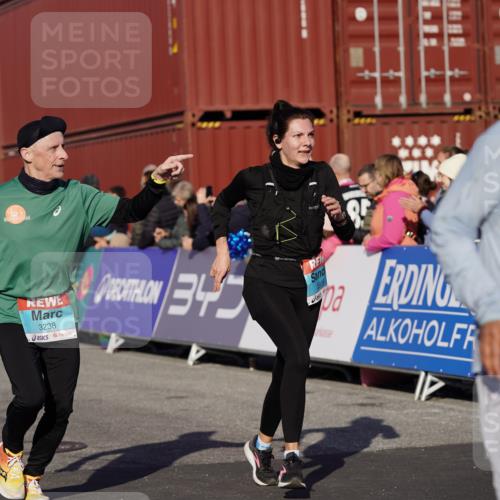 03.10.2025 - Köhlbrandbrückenlauf Michael Burmester http://msf.ph/oto/9010288 03.10.2025 10:11:17 Ziel 1341, 1844, 2214, 2215, 2881, 2939, 3119, 3120, 3121, 3167, 3202, 3238, 3445, 3542 meine-sportfotos.de