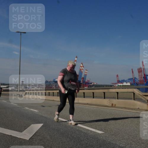 03.10.2025 - Köhlbrandbrückenlauf Matties Gatica Varas http://msf.ph/oto/9010293 03.10.2025 13:10:05 Position 2  meine-sportfotos.de