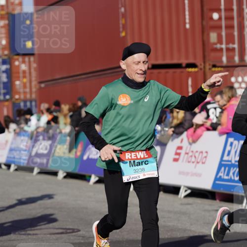 03.10.2025 - Köhlbrandbrückenlauf Michael Burmester http://msf.ph/oto/9010296 03.10.2025 10:11:18 Ziel 1341, 1844, 1871, 2214, 2215, 2881, 2939, 2941, 3119, 3120, 3121, 3167, 3202, 3238, 3445, 3542 meine-sportfotos.de