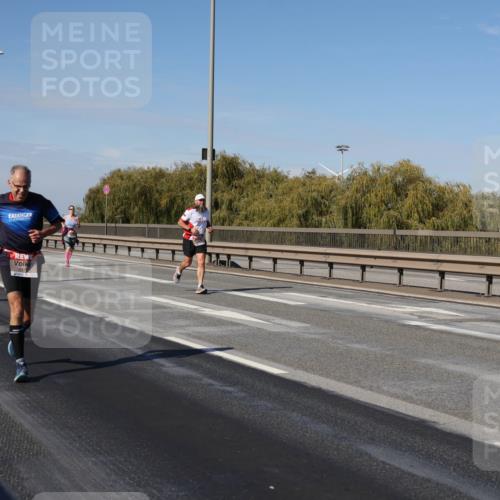 03.10.2025 - Köhlbrandbrückenlauf Julia Fischer http://msf.ph/oto/9010316 03.10.2025 12:55:40 Position 3  meine-sportfotos.de