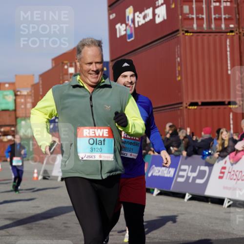 03.10.2025 - Köhlbrandbrückenlauf Michael Burmester http://msf.ph/oto/9010318 03.10.2025 10:11:19 Ziel 1341, 1871, 2215, 2881, 2939, 2941, 3119, 3120, 3121, 3167, 3202, 3238, 3445, 3528, 3542 meine-sportfotos.de