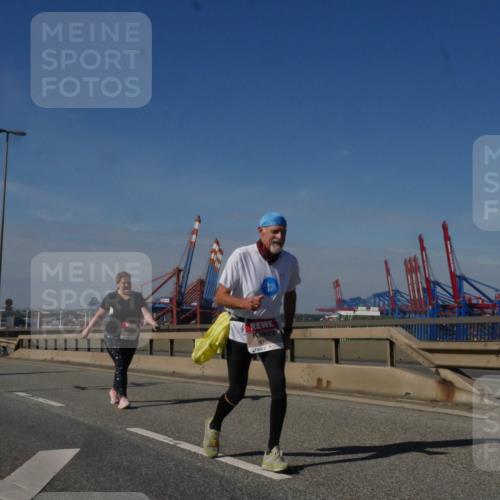 03.10.2025 - Köhlbrandbrückenlauf Matties Gatica Varas http://msf.ph/oto/9010345 03.10.2025 13:10:17 Position 2 610 meine-sportfotos.de