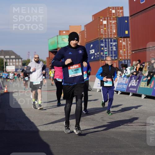 03.10.2025 - Köhlbrandbrückenlauf Michael Burmester http://msf.ph/oto/9010349 03.10.2025 10:11:21 Ziel 1341, 1871, 2215, 2881, 2939, 2941, 3119, 3120, 3121, 3202, 3238, 3445, 3528 meine-sportfotos.de