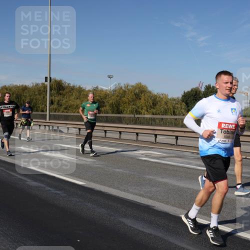 03.10.2025 - Köhlbrandbrückenlauf Julia Fischer http://msf.ph/oto/9010353 03.10.2025 12:55:51 Position 3 6083 meine-sportfotos.de