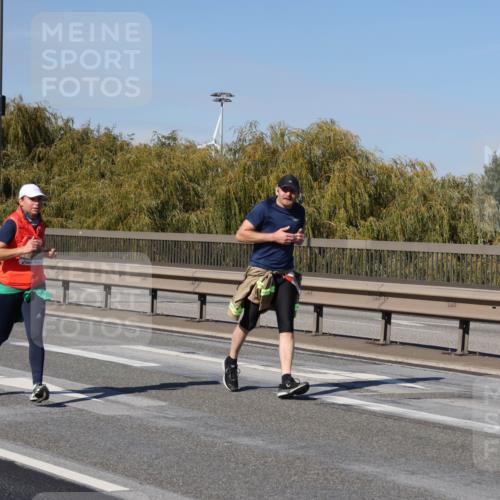 03.10.2025 - Köhlbrandbrückenlauf Julia Fischer http://msf.ph/oto/9010364 03.10.2025 12:55:54 Position 3  meine-sportfotos.de